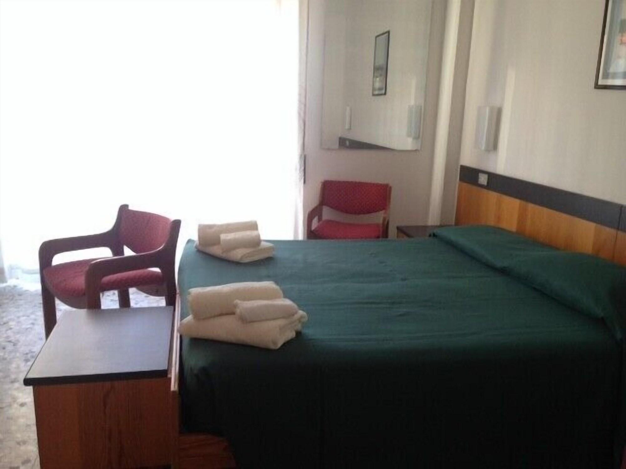 Hotel Minerva Пьетра-Лигуре Экстерьер фото